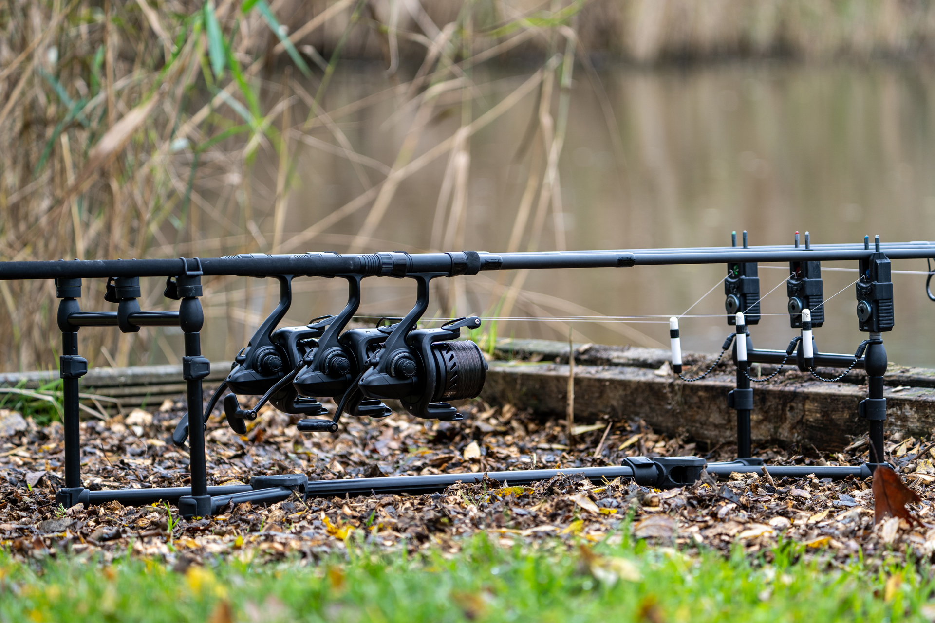 Black Widow Low Level 3 Rod Pod <span>| Rutenständer | 4-beinig | für 3 Ruten</span>