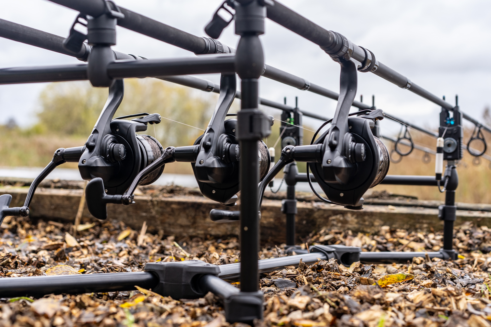 Black Widow Low Level 3 Rod Pod <span>| Rutenständer | 4-beinig | für 3 Ruten</span>