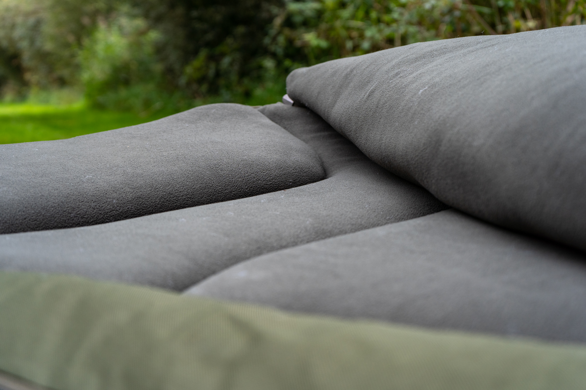 Daiwa Sleep System <span>| Karpfenliege | mit integriertem Schlafsack</span>